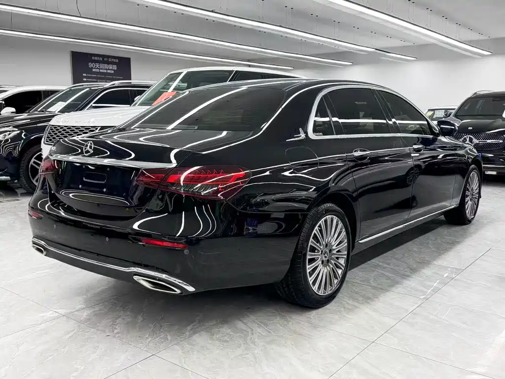 Mercedes-Benz E-Class 2023 — фото 6
