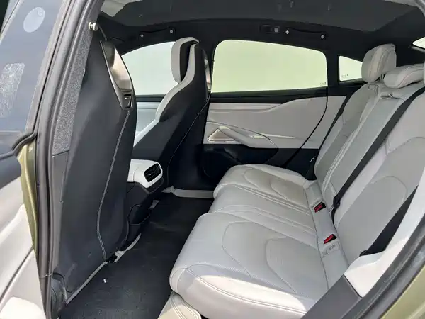 Xiaomi SU7 2024