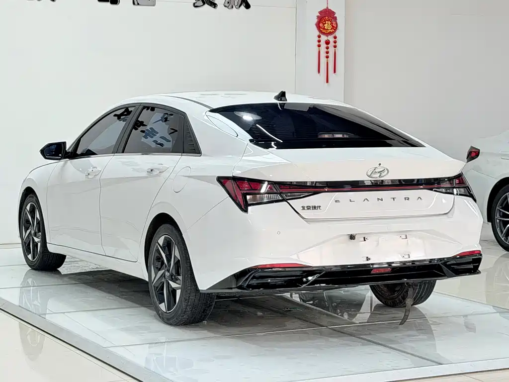 Hyundai Elantra 2022 — фото 6