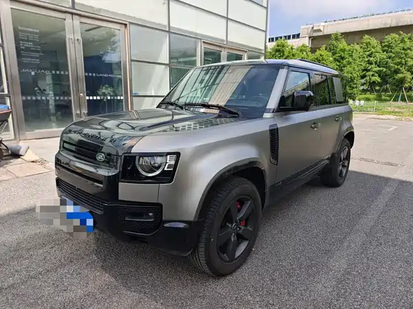 Land Rover Defender 2024