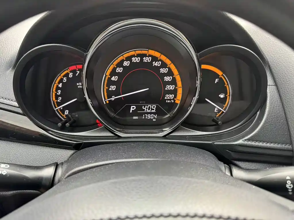 Toyota Yaris L 2023 — фото 10