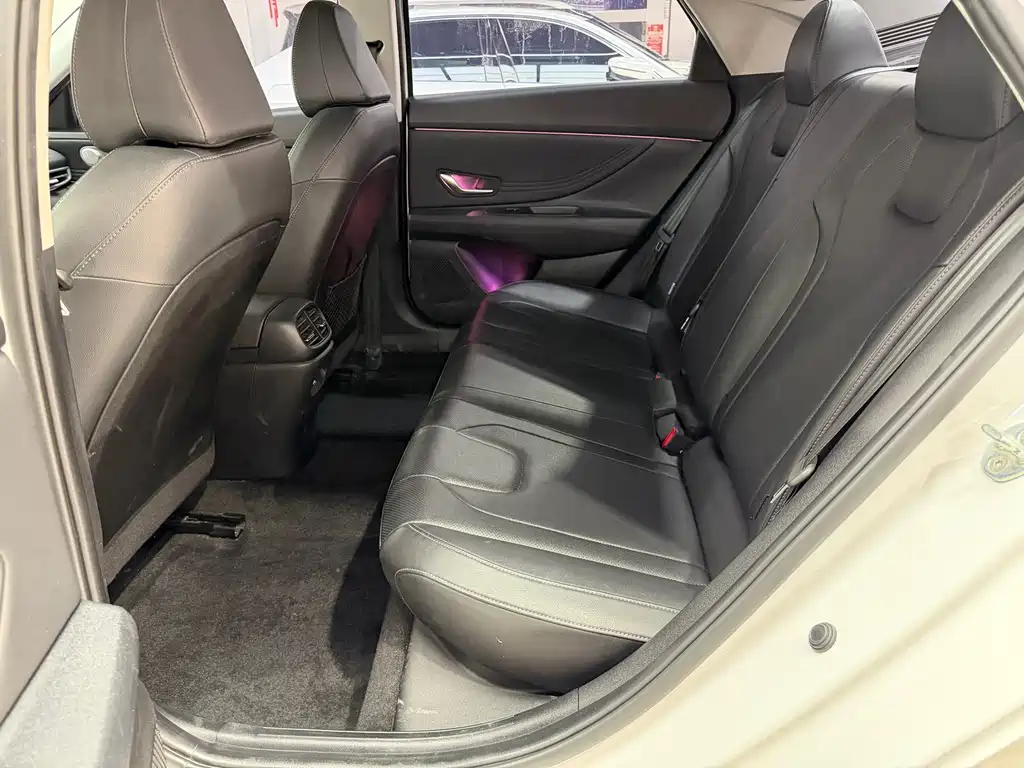 Hyundai Elantra 2022 — фото 11