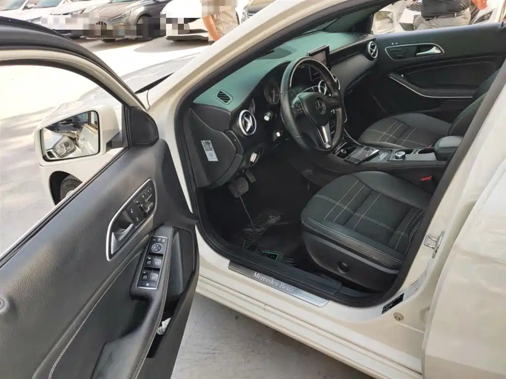 Mercedes-Benz A-Class 2015 — фото 11