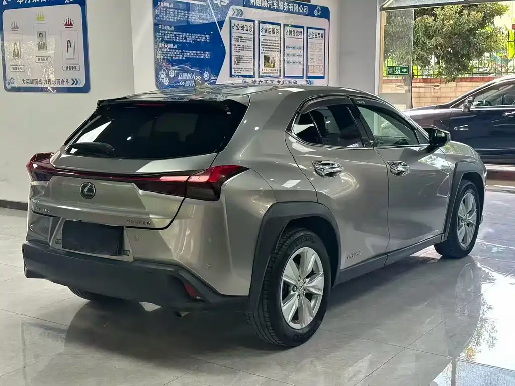 Lexus UX 2021 — фото 9