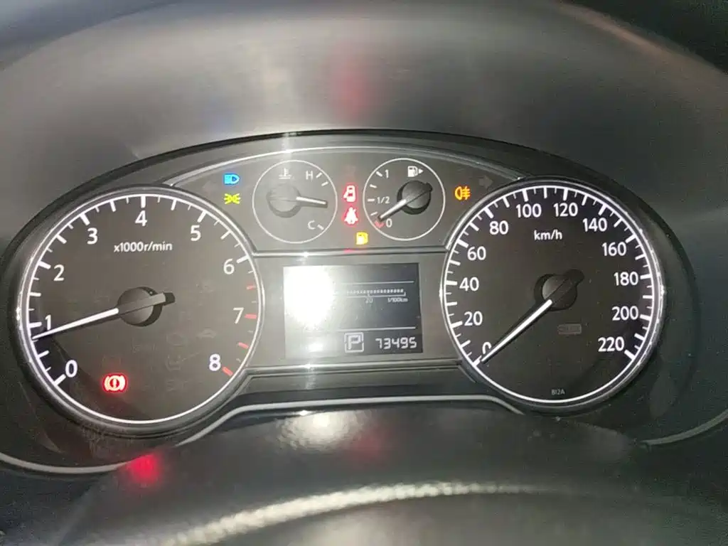 Nissan Tiida 2015 — фото 12