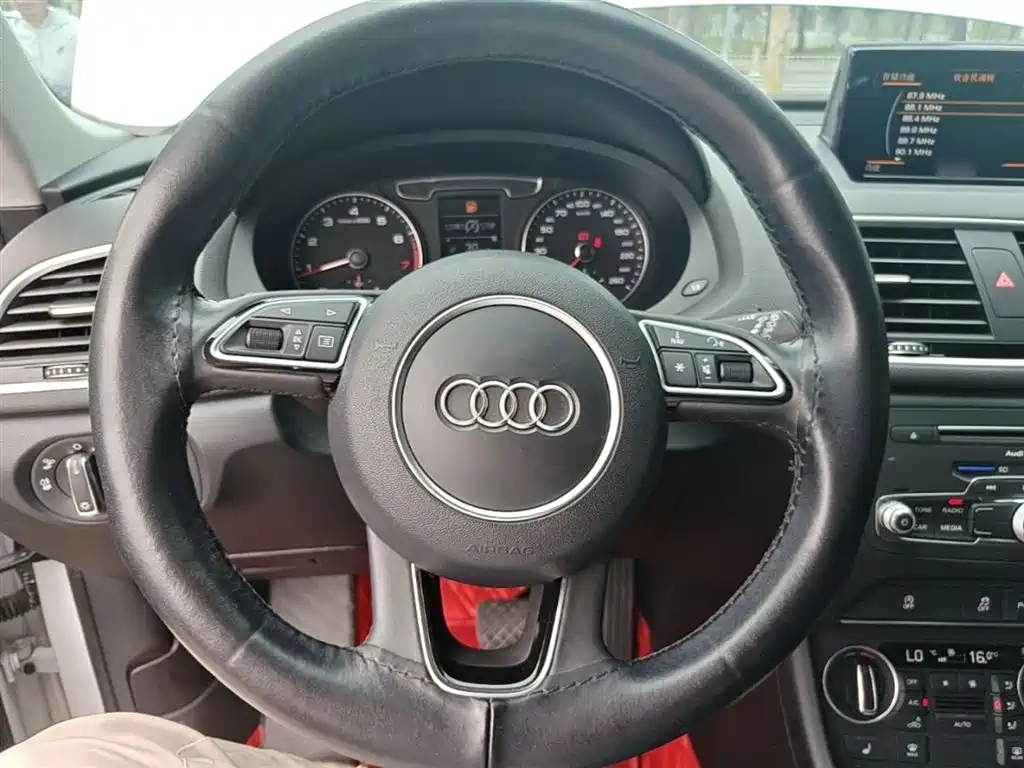 Audi Q3 2018 — фото 11