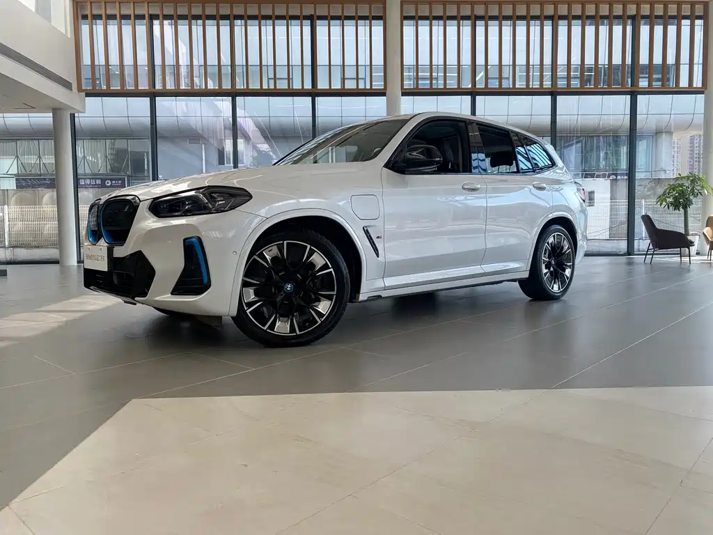 BMW iX3 2022 — фото 1