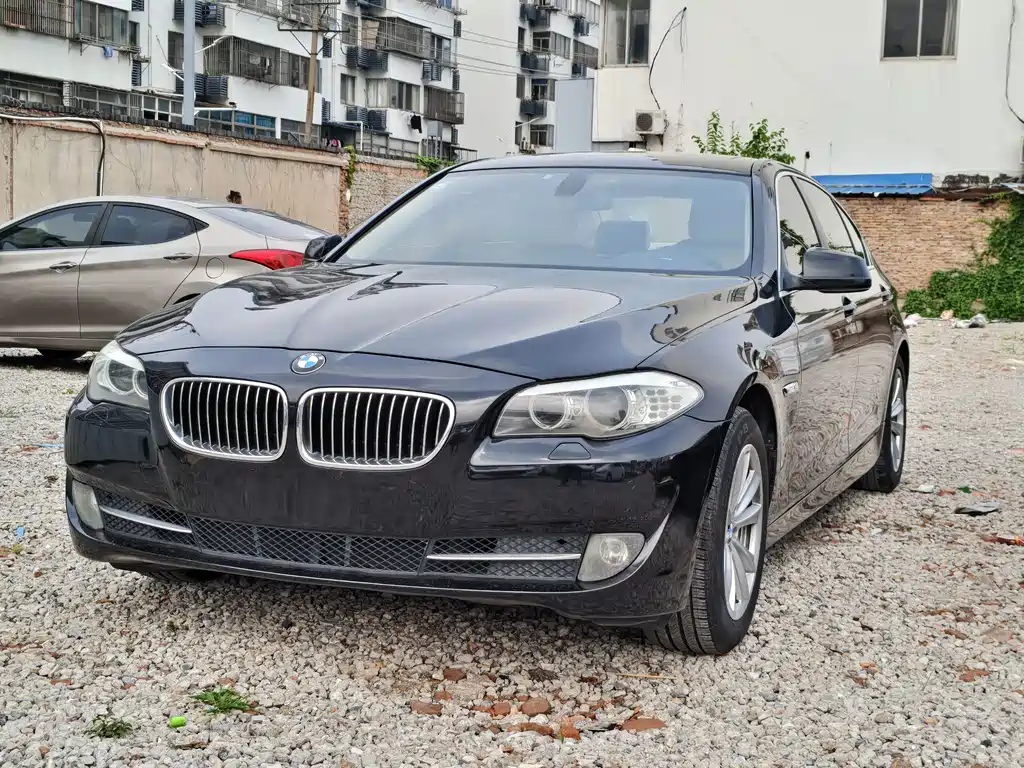 BMW 5 Series 2011 — фото 1