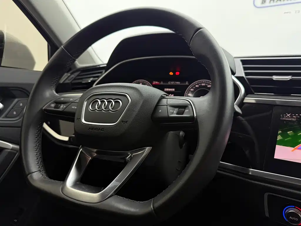 Audi Q3 2023 — фото 16
