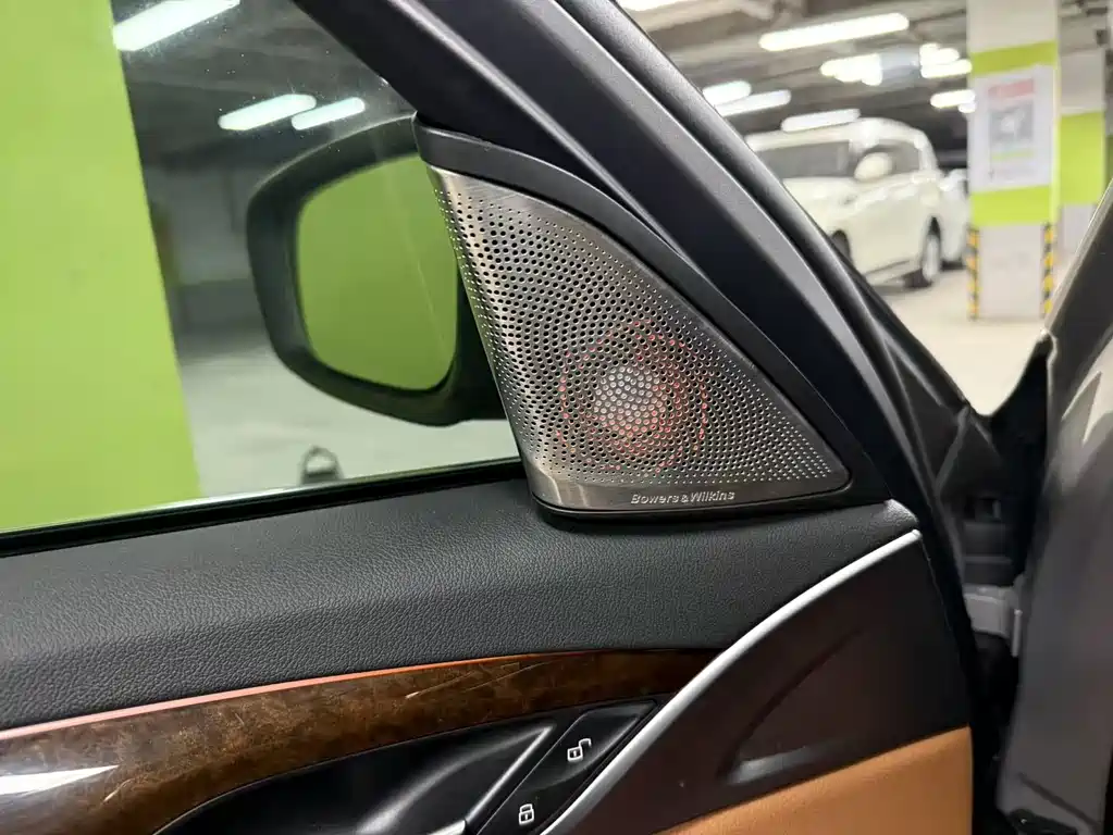 BMW 5 Series 2018 — фото 10
