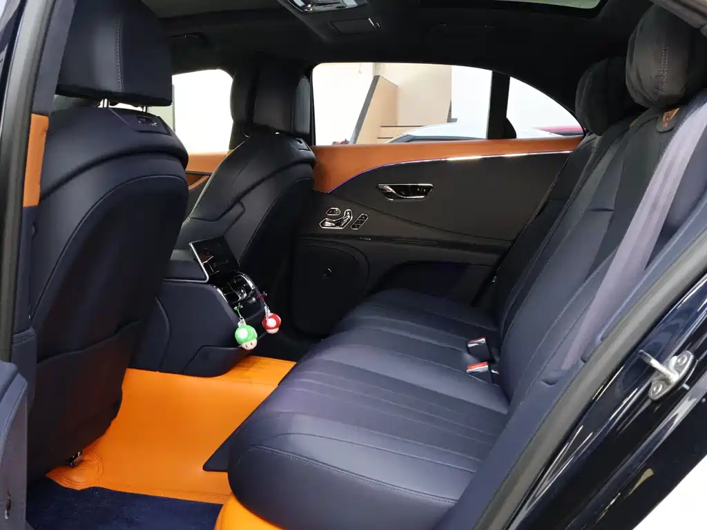 Bentley Flying Spur PHEV 2023 — фото 18
