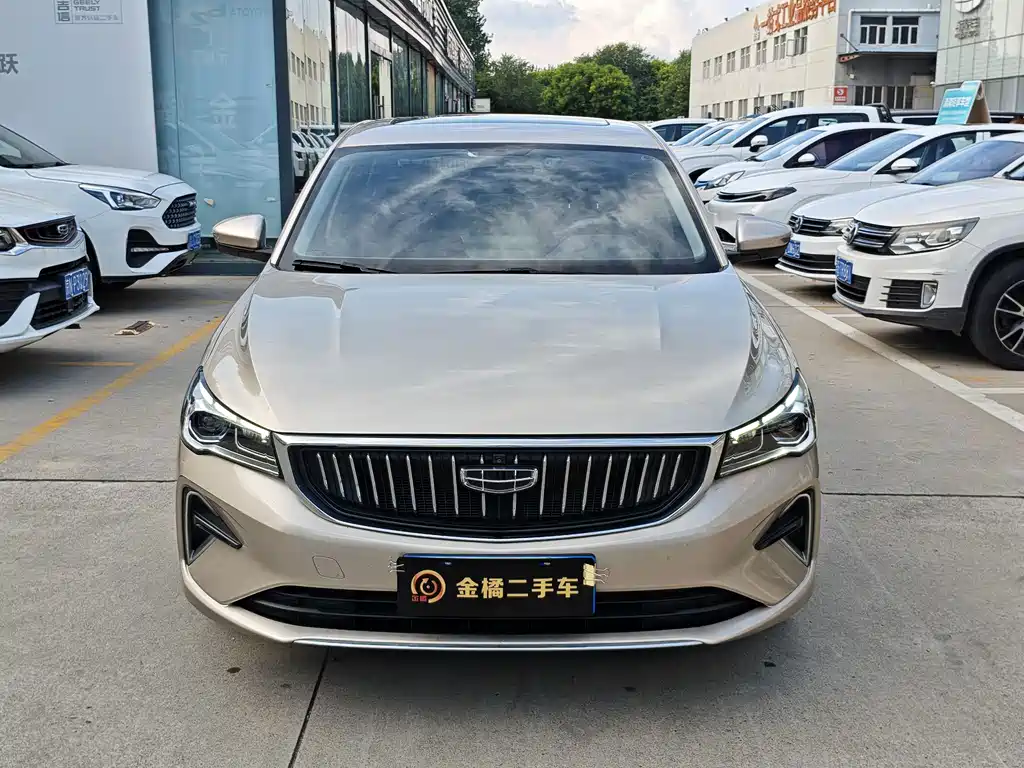 Geely Emgrand 2022