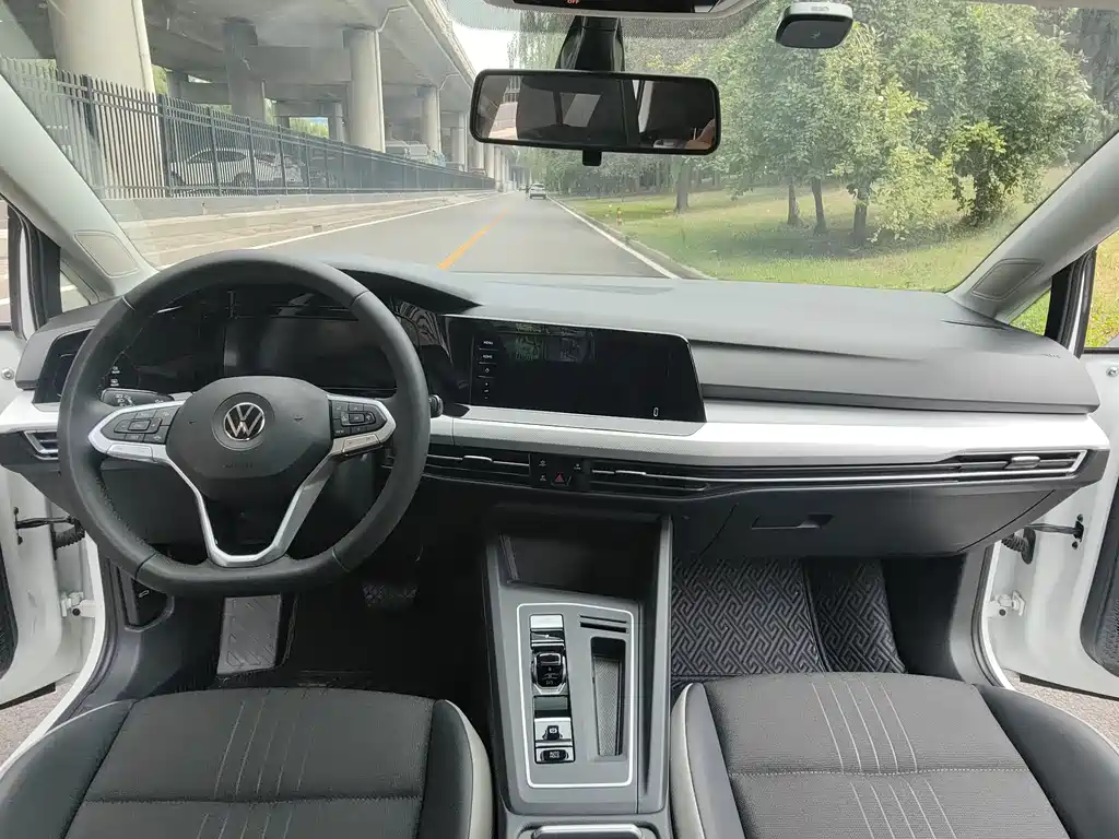 Volkswagen Golf 2024