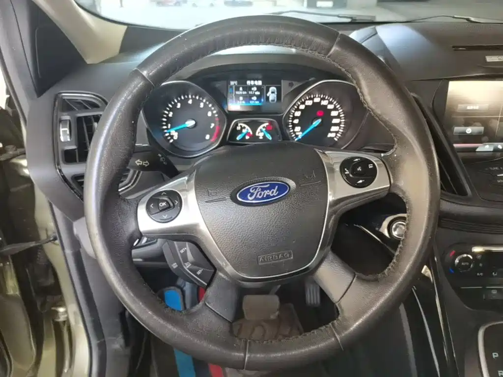 Ford Kuga 2015 — фото 11