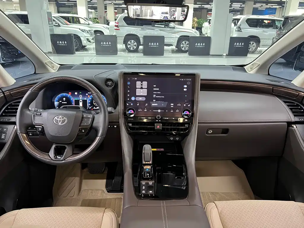 Toyota Alphard 2024 — фото 17