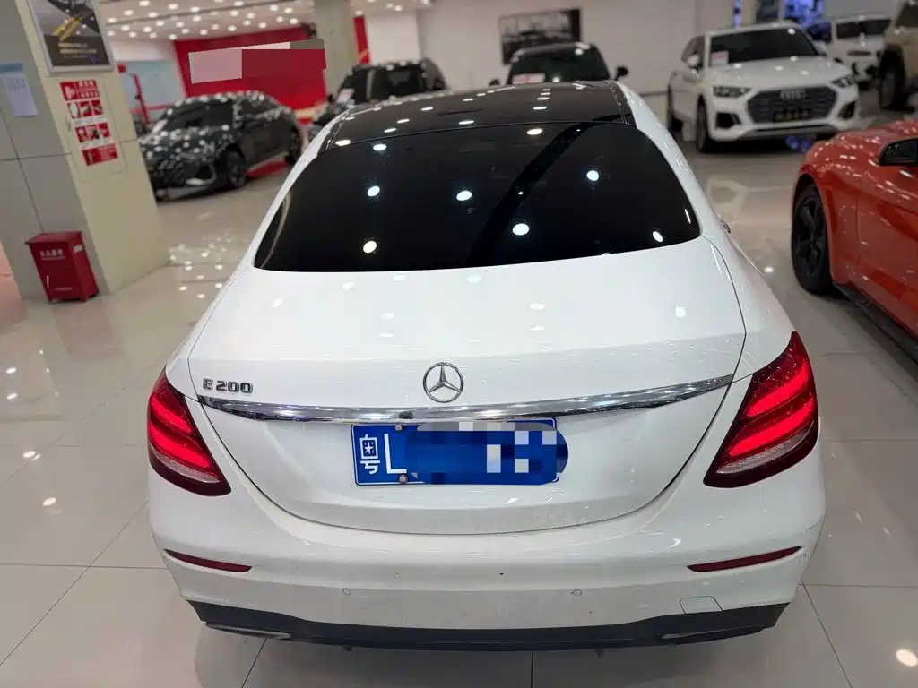 Mercedes-Benz E-Class 2018 — фото 15