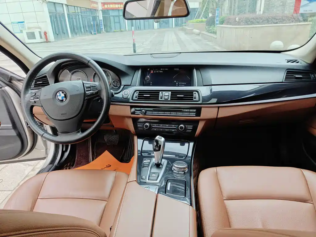 BMW 5 Series 2015 — фото 6