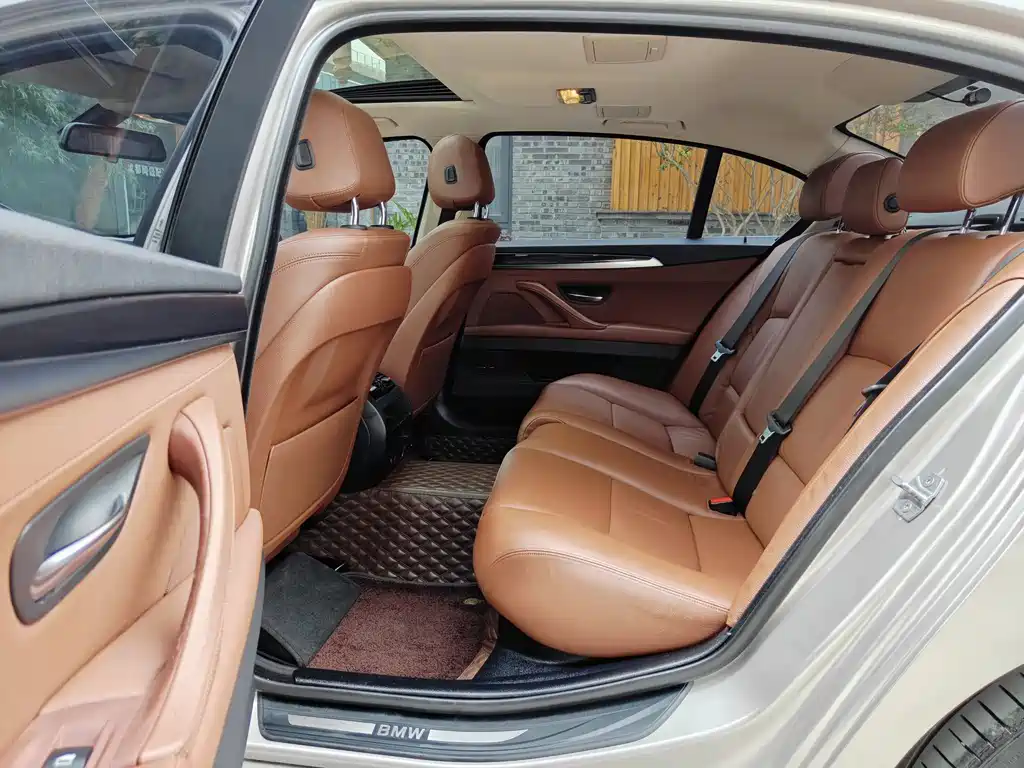 BMW 5 Series 2015 — фото 9
