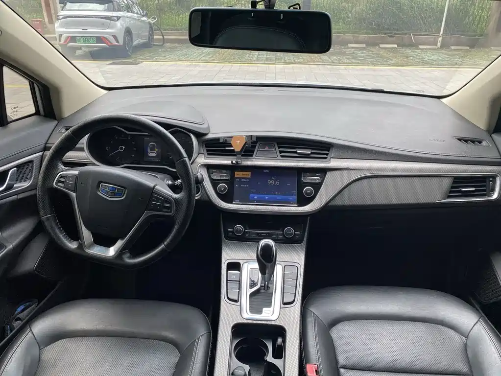 Geely Emgrand GS 2016 — фото 10