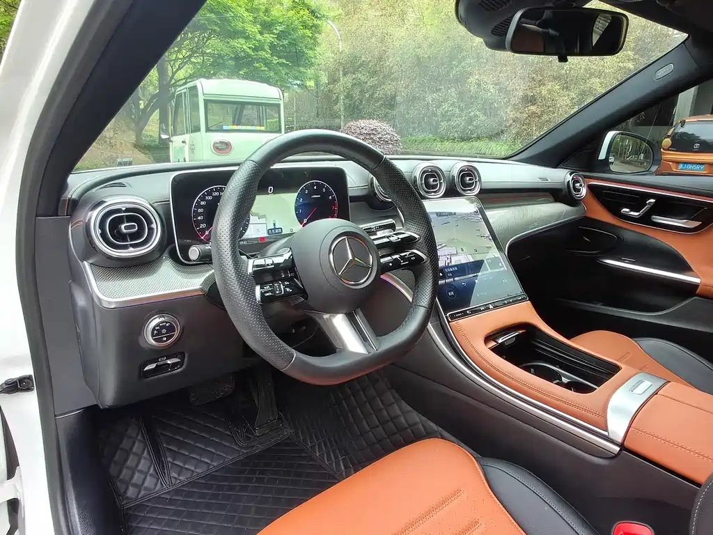 Mercedes-Benz C-Class 2024 — фото 12