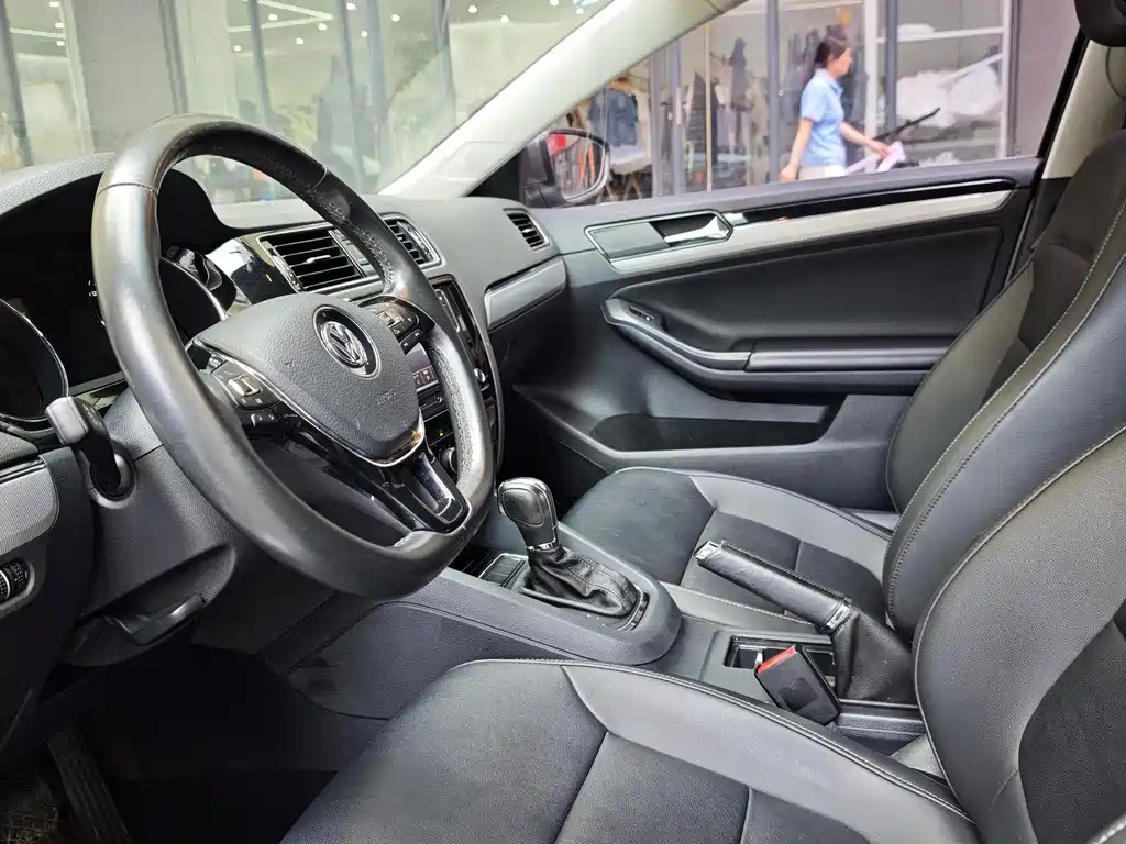 Volkswagen Sagitar 2018