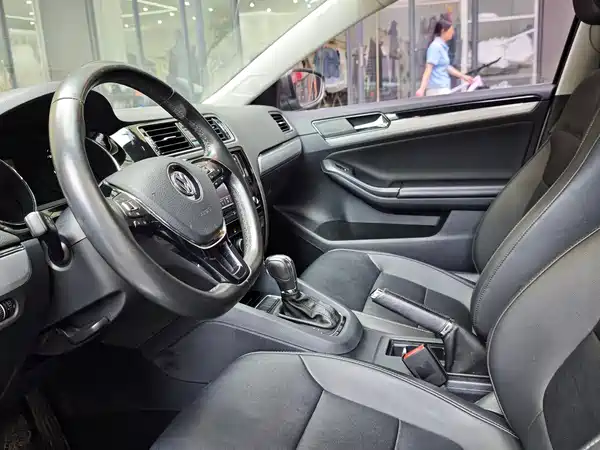 Volkswagen Sagitar 2018