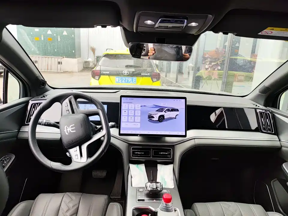 BYD L DM-i 2025 — фото 7