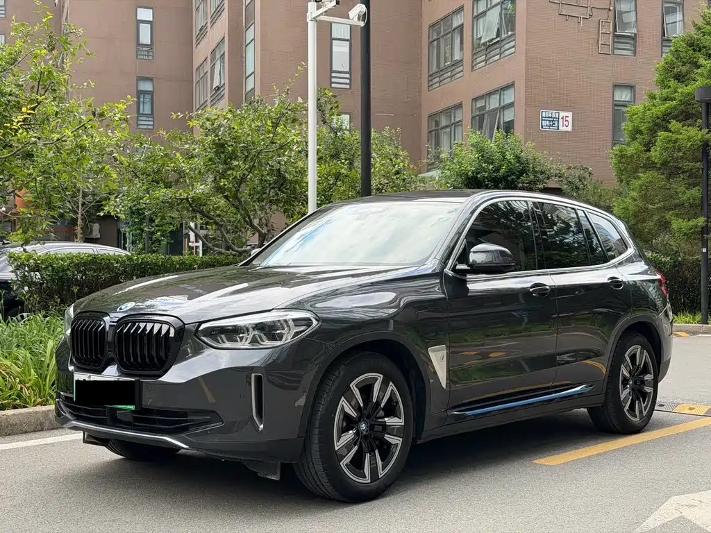 BMW iX3 2021
