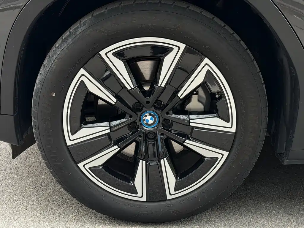 BMW iX3 2021 — фото 27