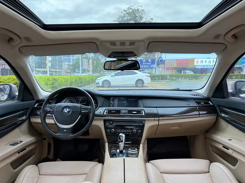 BMW 7 Series 2012 — фото 13