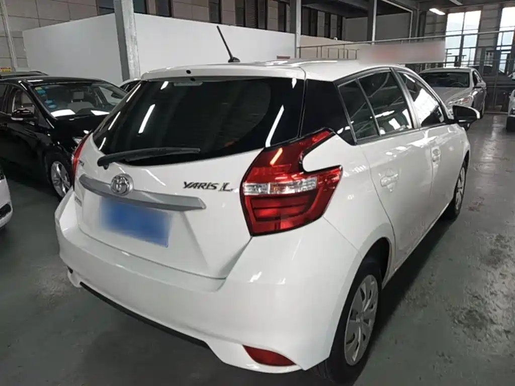 Toyota Yaris L 2018 — фото 7