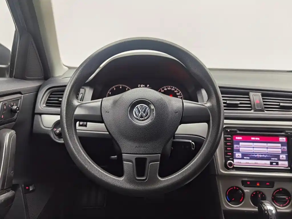 Volkswagen Lavida 2015 — фото 11