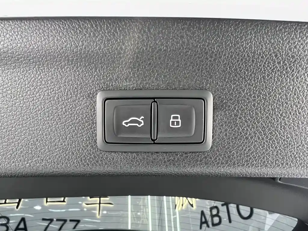 Audi Q3 2023 — фото 18