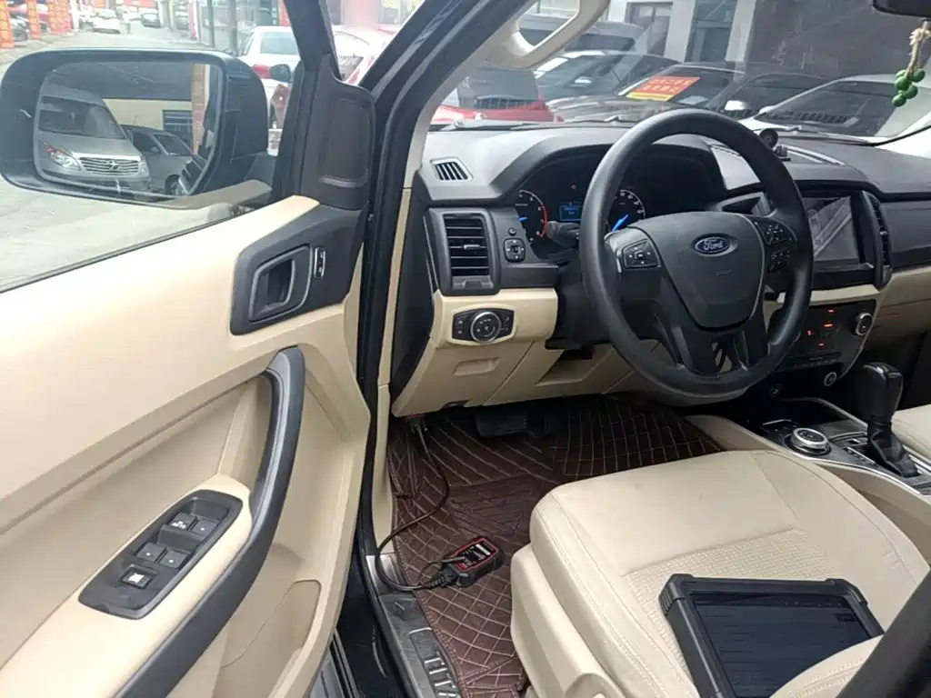 Ford Everest 2016 — фото 16