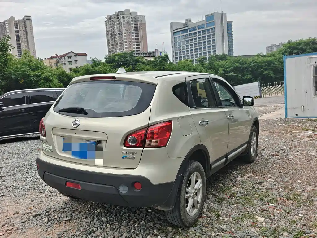 Nissan Fresco 2010