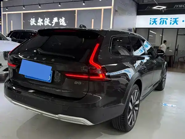 Volvo V90 2024