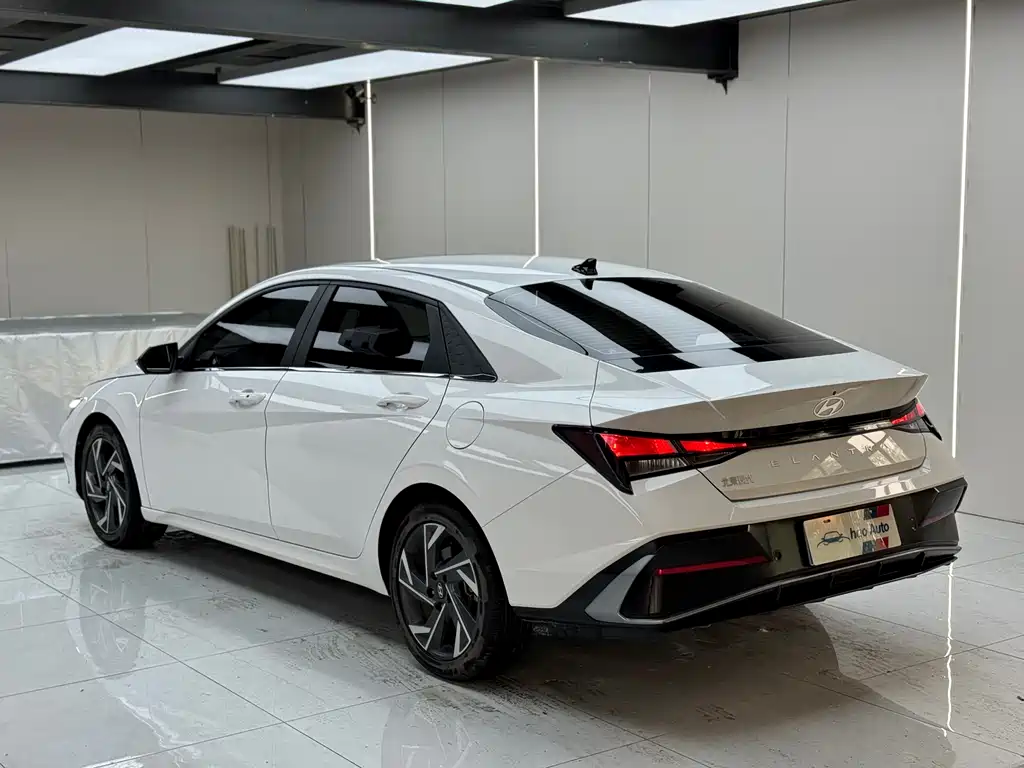Hyundai Elantra 2023 — фото 4