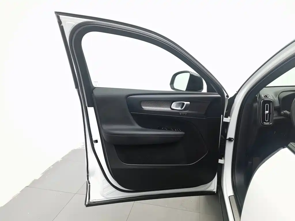 Volvo XC40 2020 — фото 14