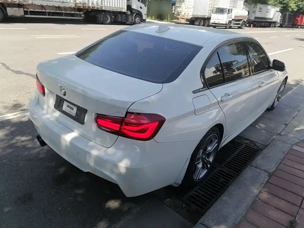BMW 3 Series 2018 — фото 7