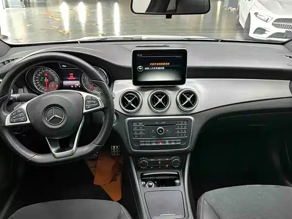 Mercedes-Benz CLA 2015
