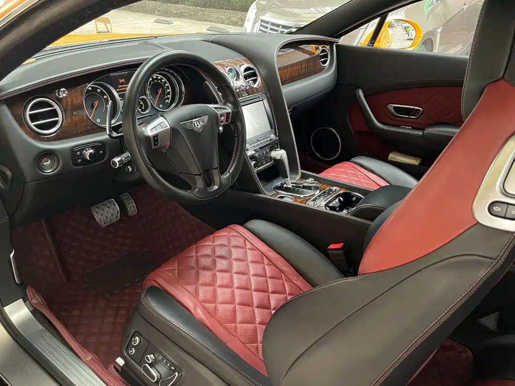 Bentley Continental 2018 — фото 11
