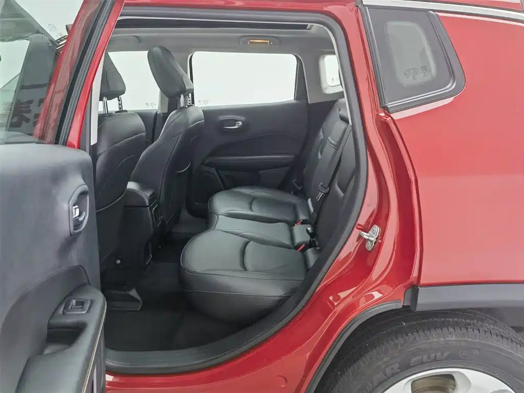 Jeep Compass 2018 — фото 15