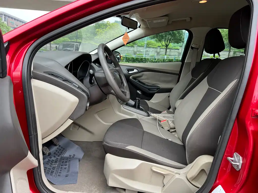 Ford Focus 2013 — фото 15