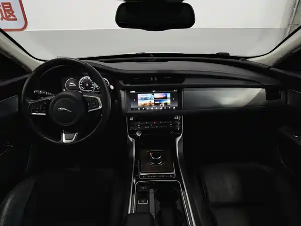 Jaguar XFL 2018