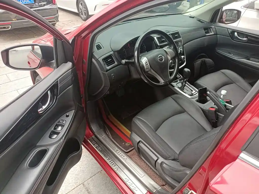 Nissan Tiida 2017 — фото 16