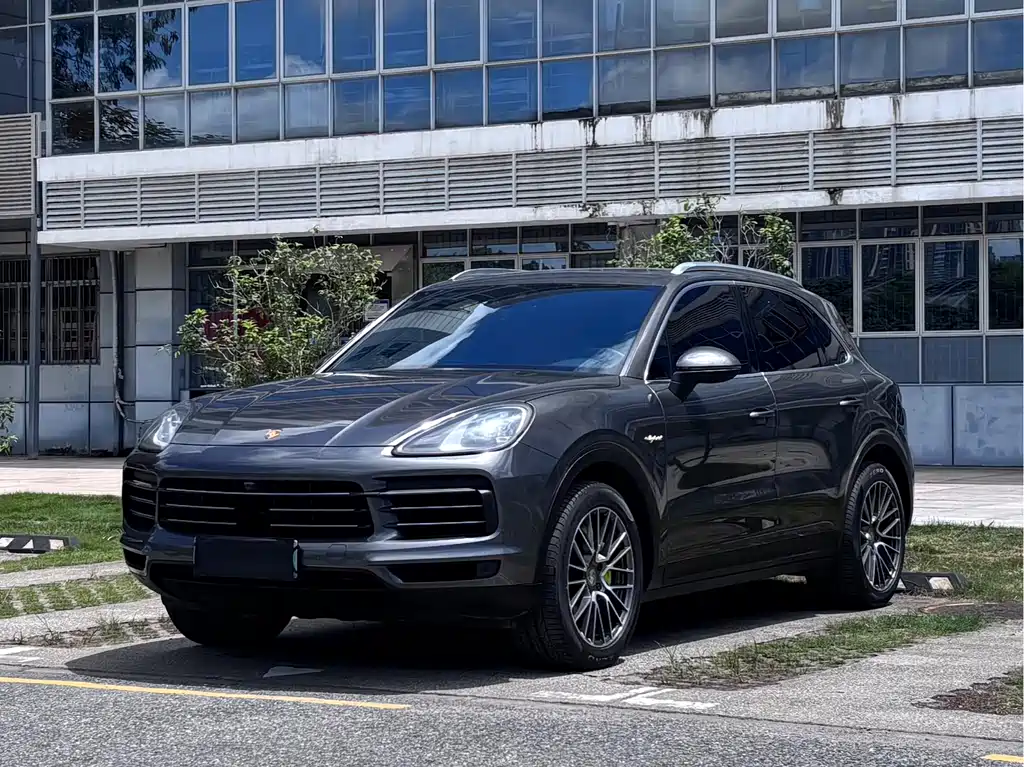 Porsche Cayenne Hybrid 2022