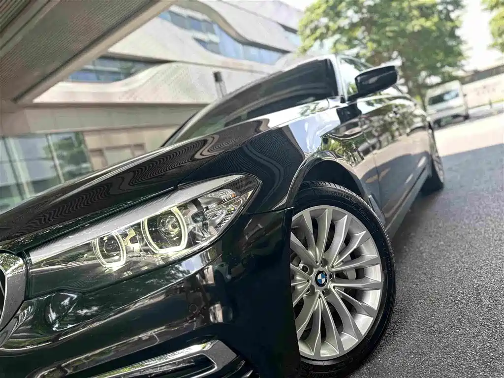 BMW 5 Series 2019 — фото 11
