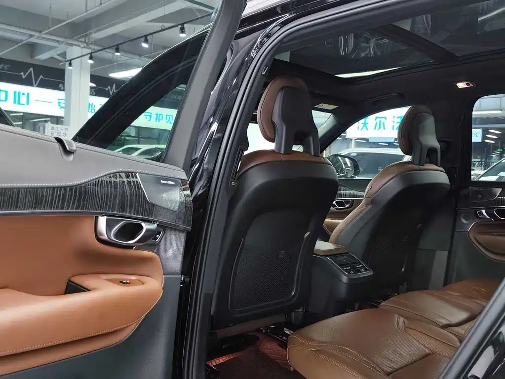 Volvo XC90 2020 — фото 10