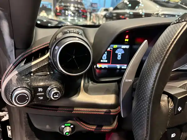 Ferrari F8 2021