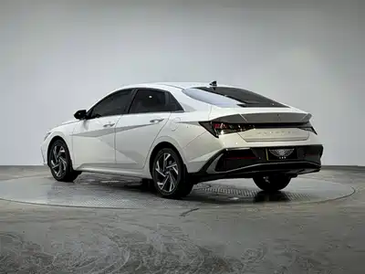 Hyundai Elantra 2025